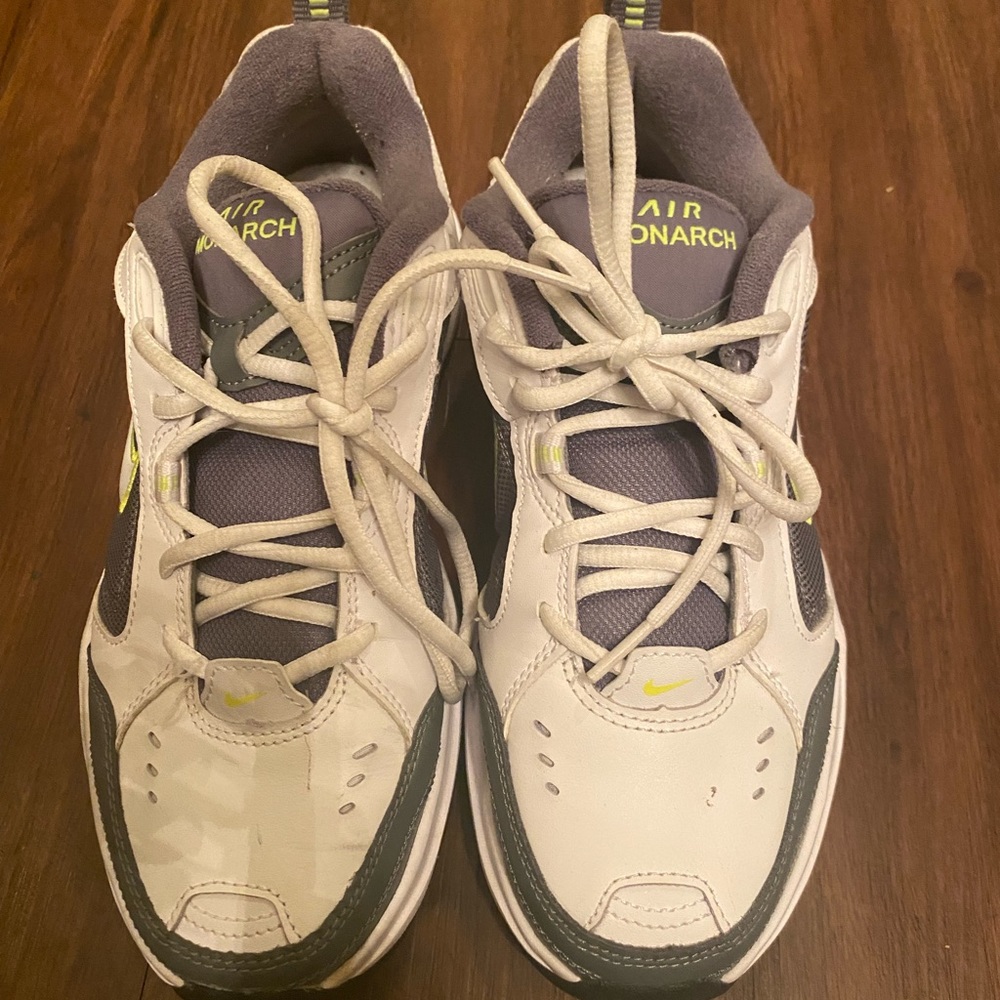 Viral Nike Monarchs